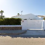 A 150m De La Playa Y Piscina Privada Hébergement de vacances