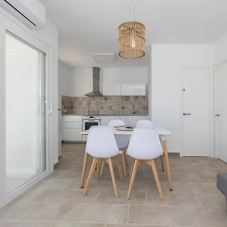 A 150m De La Playa Y Piscina Privada *