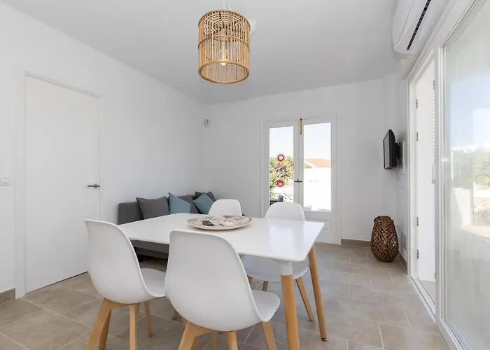 A 150m De La Playa Y Piscina Privada