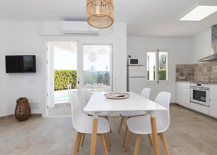 A 150m De La Playa Y Piscina Privada בית נופש קאלאן בוש